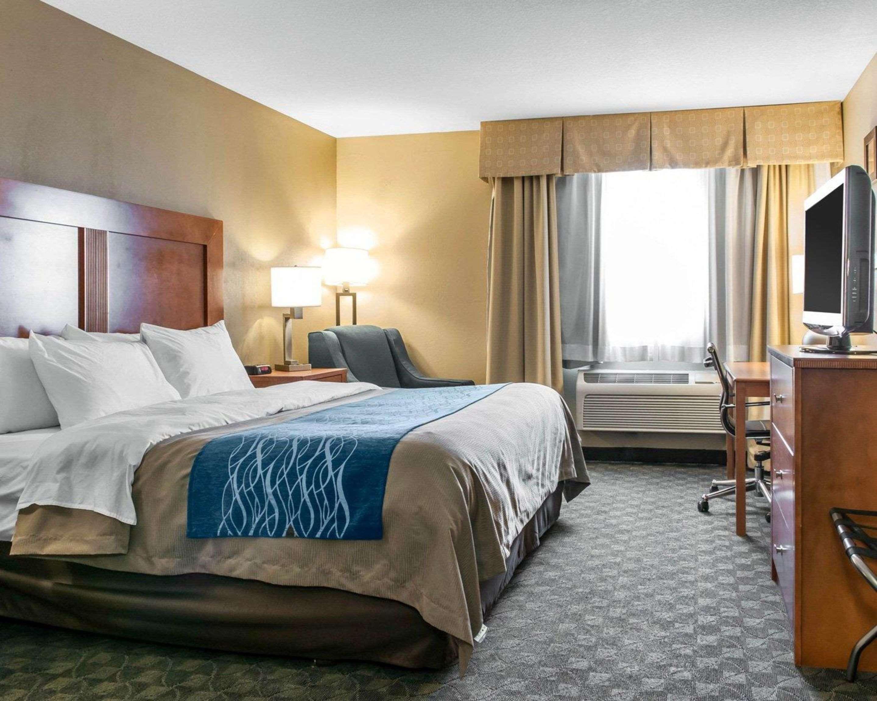 Comfort Inn & Suites Napoleon Buitenkant foto