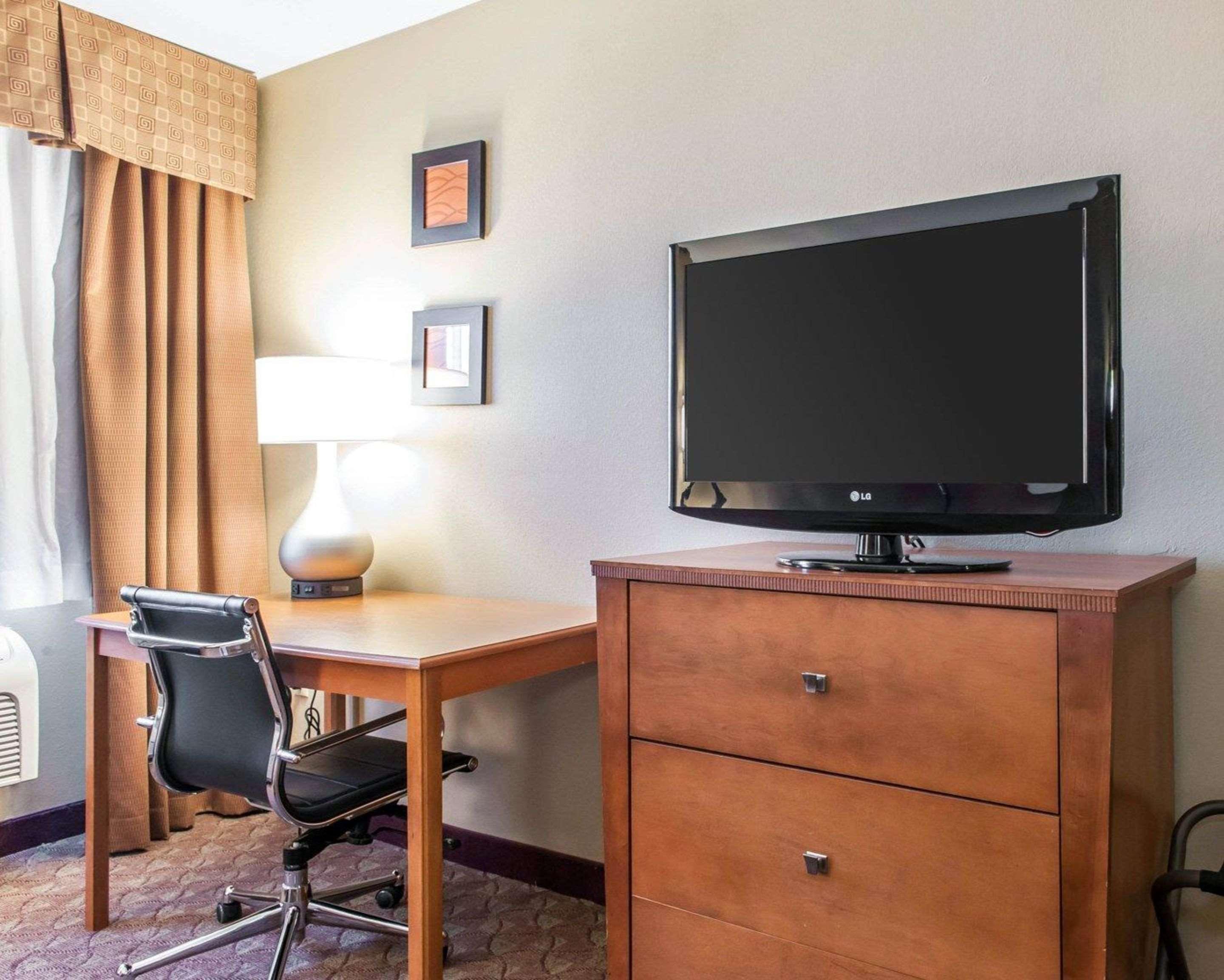 Comfort Inn & Suites Napoleon Buitenkant foto