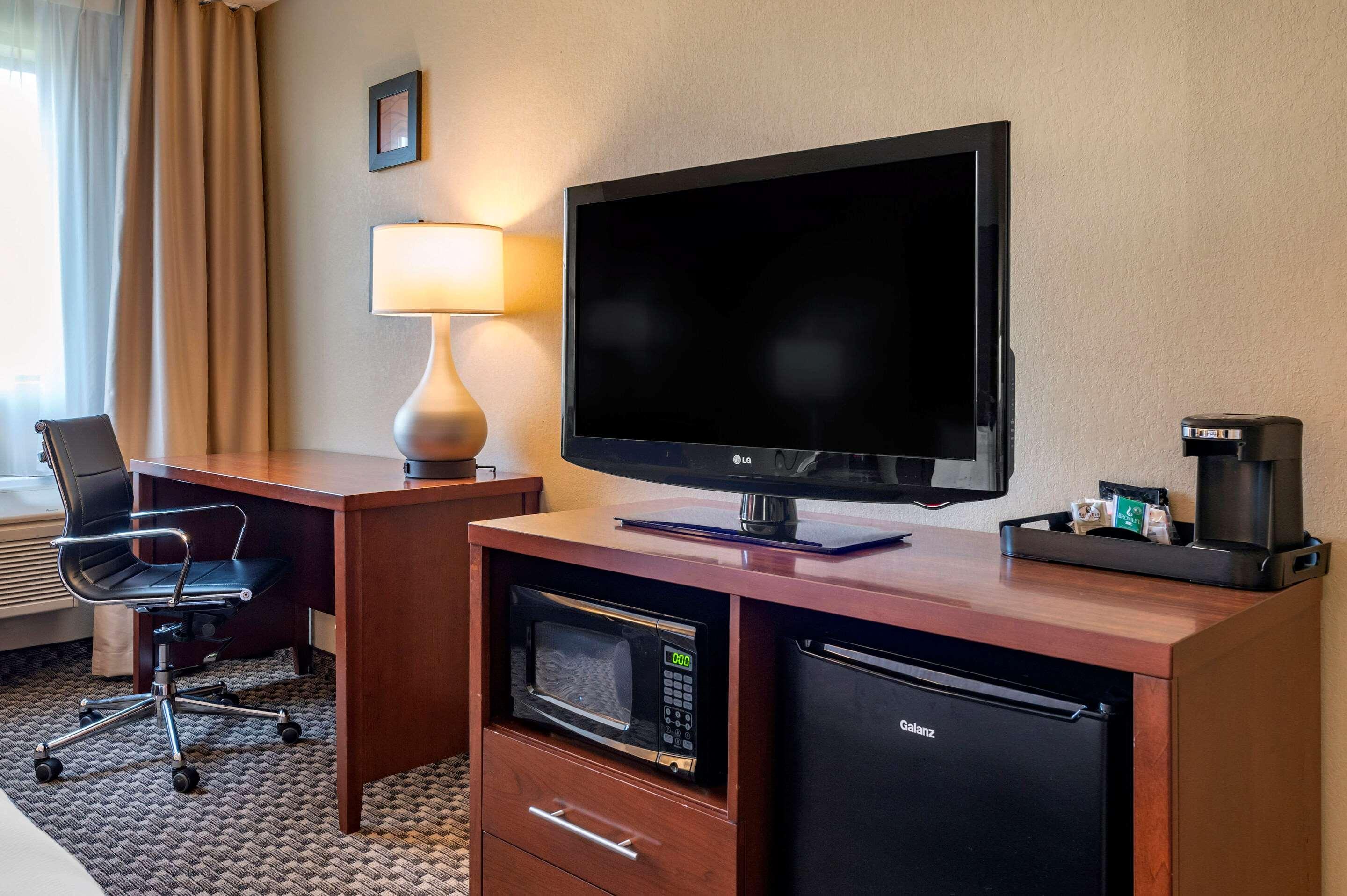 Comfort Inn & Suites Napoleon Buitenkant foto