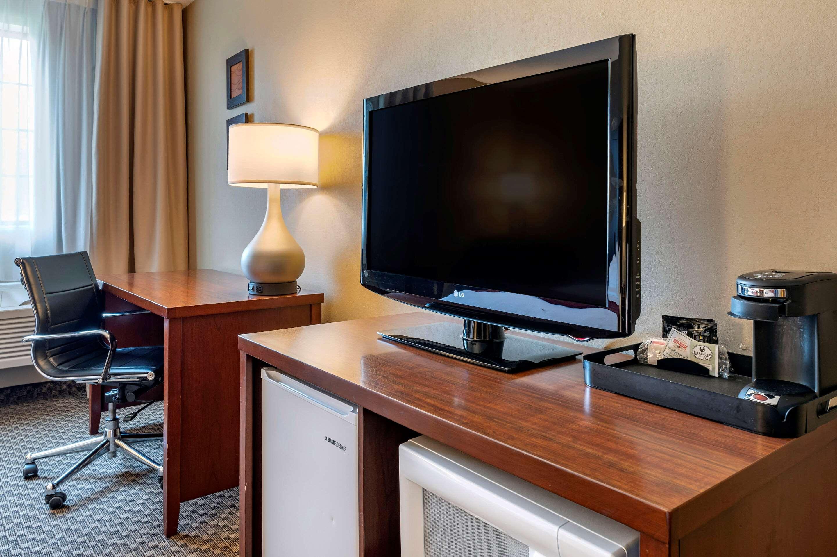 Comfort Inn & Suites Napoleon Buitenkant foto