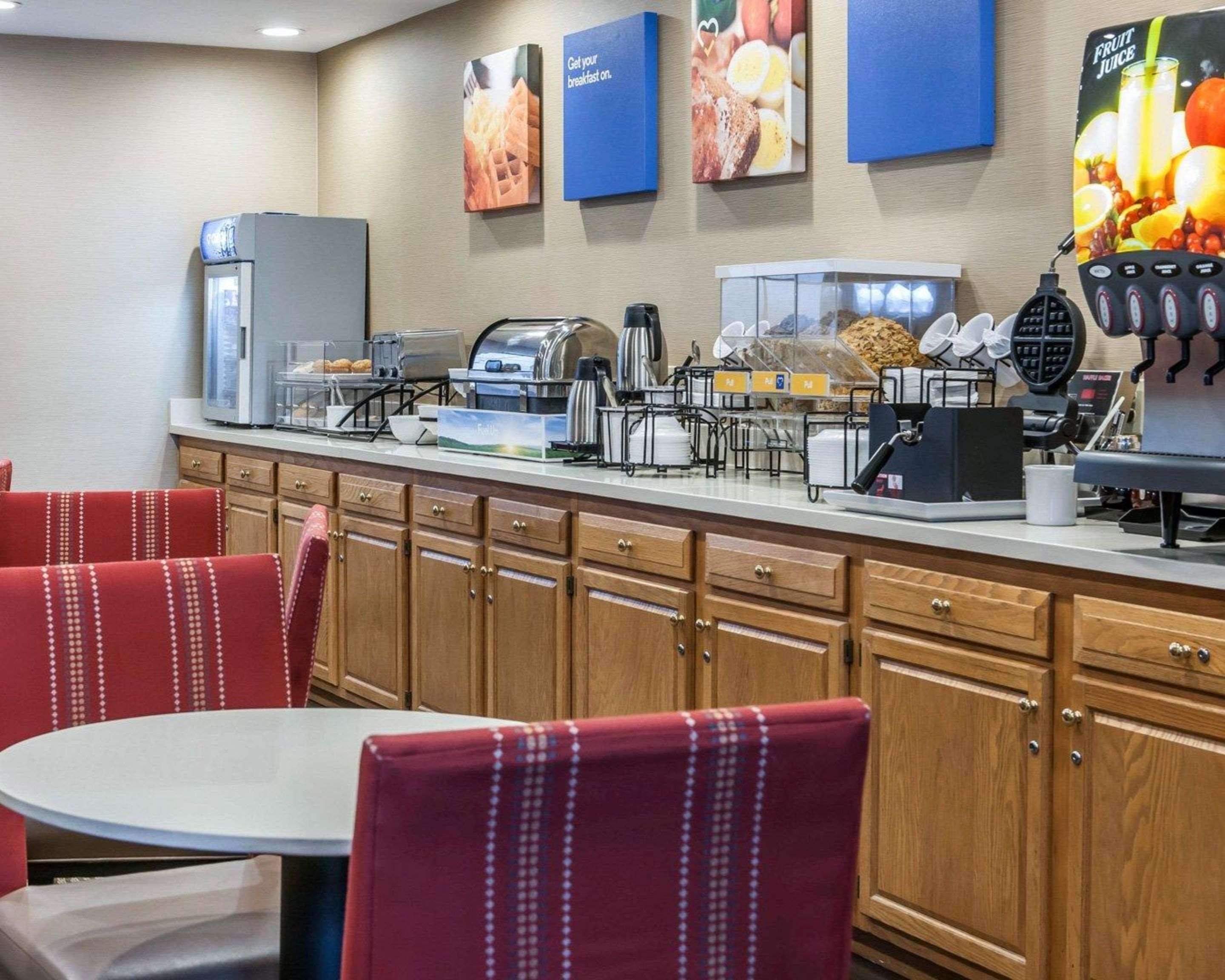 Comfort Inn & Suites Napoleon Buitenkant foto