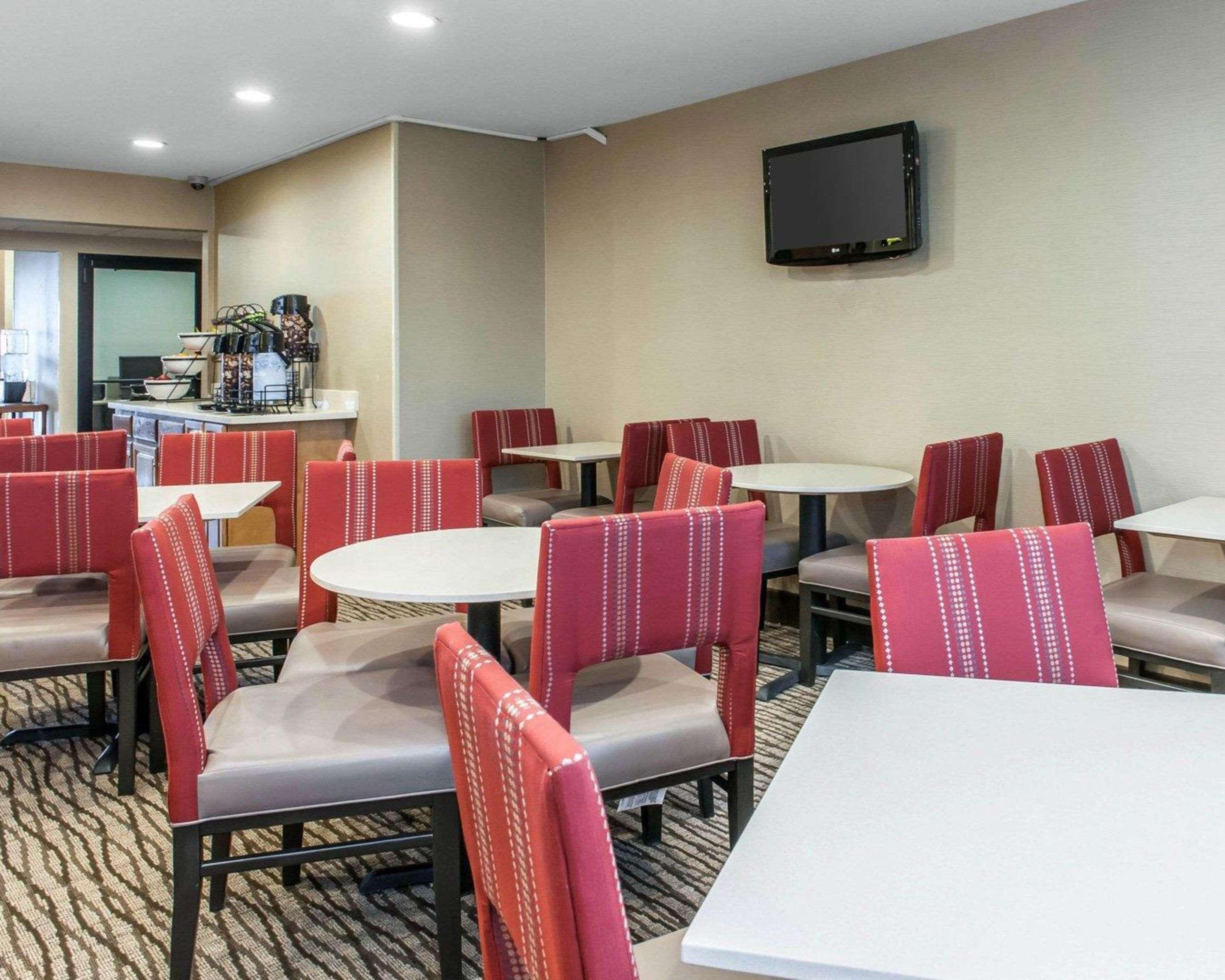 Comfort Inn & Suites Napoleon Buitenkant foto