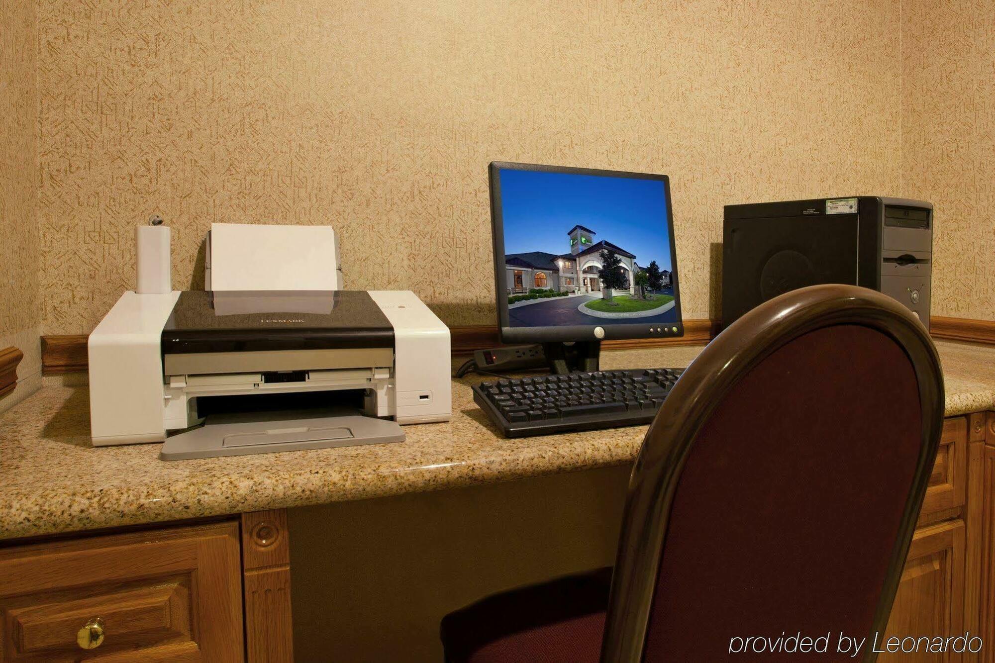 Comfort Inn & Suites Napoleon Faciliteiten foto